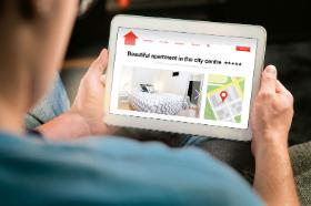 Z danych Eurostatu wynika, że w drugim kwartale 2024 r. w mieszkaniach wynajmowanych za pośrednictwem takich platform jak np. Airbnb, Booking czy TripAdvisor goście spędzili 209 mln nocy.