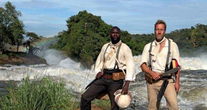 W serii „Ben Fogle: wyścig do źródła Nilu” autor wraz z prezenterem Dwaynem Fieldsem (z lewej) docierają m.in. do Wodospadu Murchisona w Ugandzie.