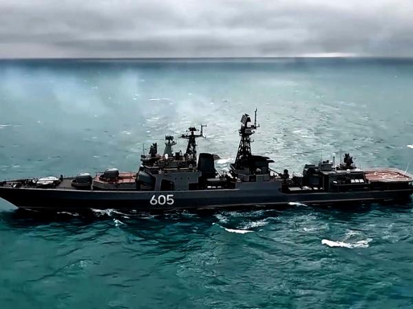 Rosyjski niszczyciel Admirał Lewczenko podczas ćwiczeń Zapad-2025