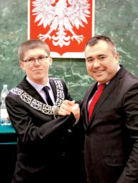 Bemowskich burmistrzów dwóch: Krzysztof Zygrzak, nowo wybrany (z lewej) i Jarosław Dąbrowski, już były.