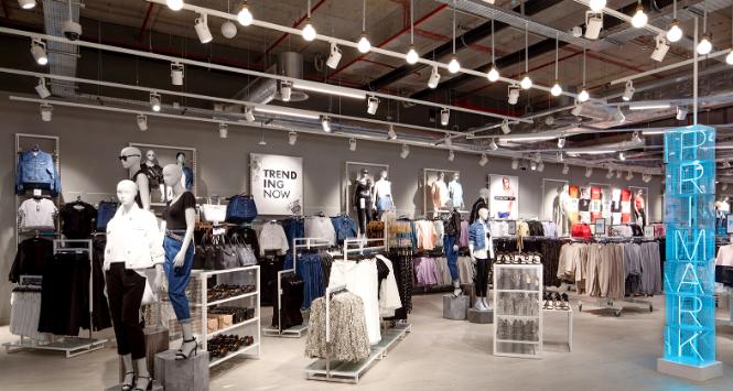 Primark otwiera się z rocznym opóźnieniem w Galerii Młociny na obrzeżach stolicy.