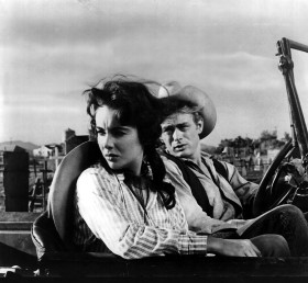 'Olbrzym' z 1955 r. Na zdjęciu z inną legendą kina - Jamesem Deanem.