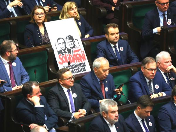 Posłowie PiS podczas posiedzenia Sejmu