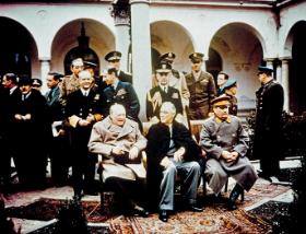 Winston Churchill, Franklin D. Roosevelt i Józef Stalin w Jałcie, luty 1945 r.