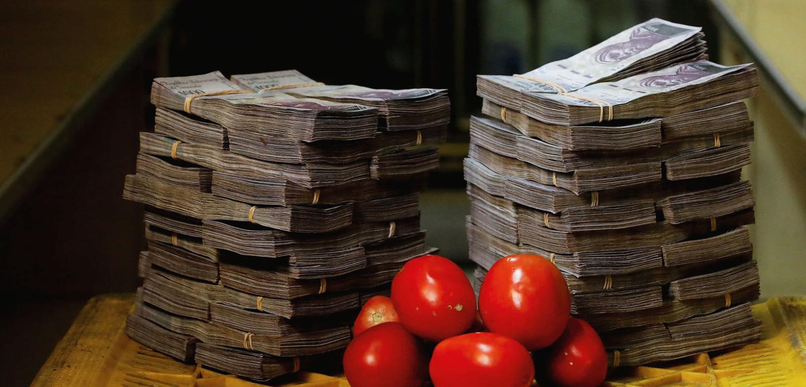 W szczycie inflacji w Wenezueli kilogram pomidorów – do kupienia tylko na czarnym rynku – kosztował 5 mln boliwarów.