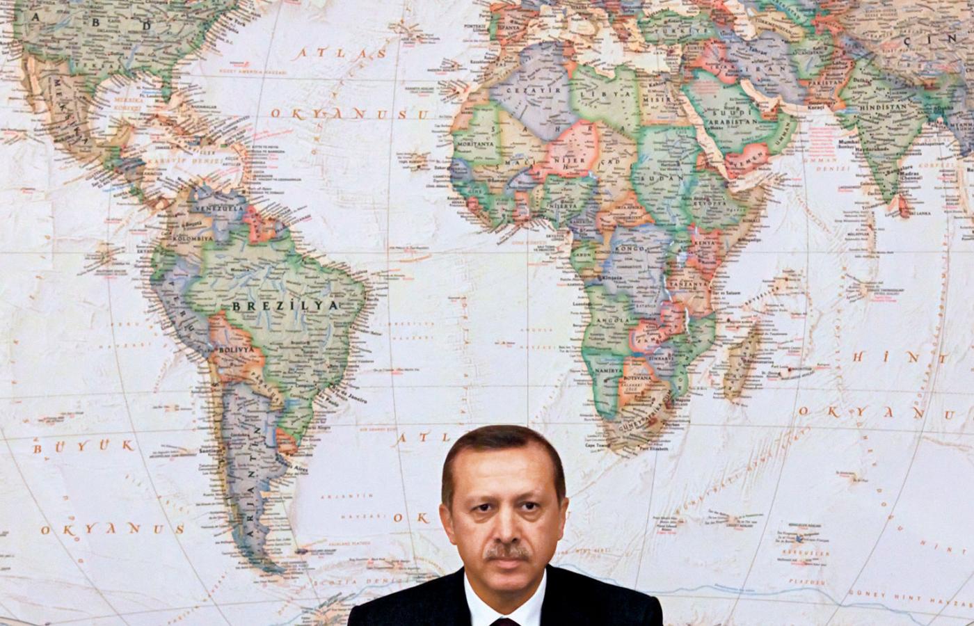 Premier Tayyip Erdogan. Rewolucja na Bliskim Wschodzie zmusiła Turków do przemyślenia swojej polityki zagranicznej.