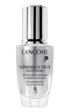 GENIFIQUE YEUX LIGHT-PEARL Lancome. Unikalna kompozycja składników redukuje opuchnięcia pod oczami, cienie oraz drobne zmarszczki. I wyglądamy młodziej. Cena: 270 zł (20 ml).