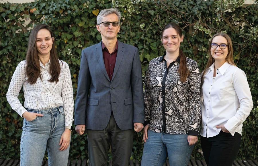 Zespół prof. Krzysztofa Naplochy; od lewej: dr inż. Adrianna Filipiak-Kaczmarek, prof. dr hab. inż. Krzysztof Naplocha, dr inż. Anna Dmitruk, mgr inż. Natalia Raźny.