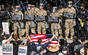 Protest w Los Angeles po serii nalotów federalnych służb imigracyjnych. Trump wysłał na ulice Gwardię Narodową.