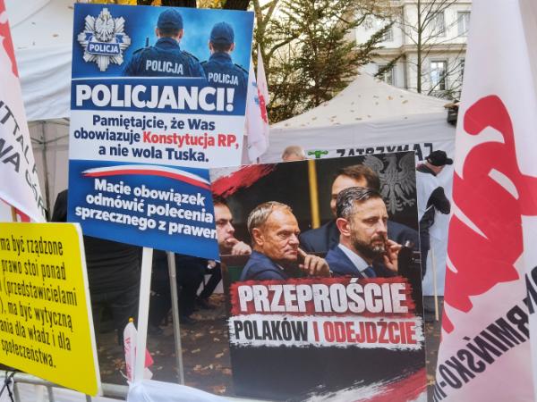 Transparenty pod Trybunałem Konstytucyjnym