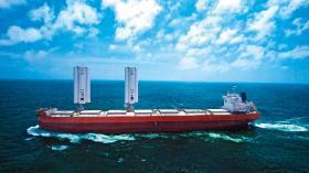 „Pyxis Ocean” został wyposażony w dwa żagle z lekkiego kompozytu, z którego powstają łopaty turbin wiatrowych.