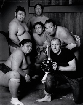 Tomasz Gudzowaty podczas wielomiesięcznej pracy nad reportażem o ludziach sumo..