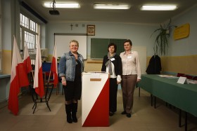 Wybory Samorządowe 2010. Włocławek, OKW w Zakładzie Karnym. Od lewej: Ewa Janiak - przewodnicząca, Ewa Pranik, Małgorzata Lisiecka.