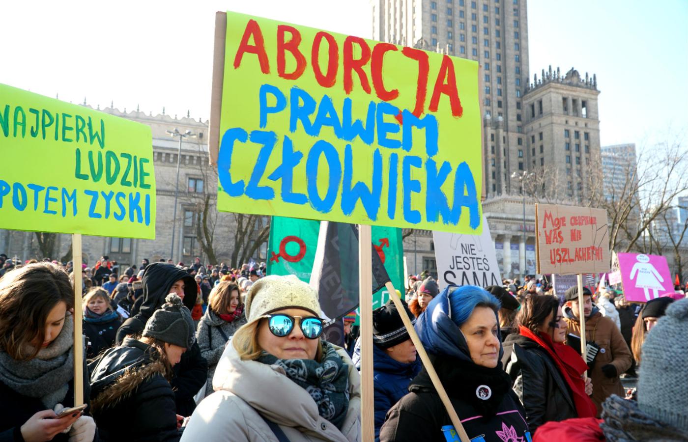 Ogólnopolski Strajk Kobiet zapowiedział kolejny protest w związku z zaostrzeniem się publicznego sporu na temat prawa do przerywania ciąży.