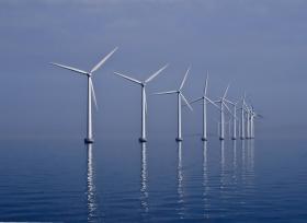 Middelgrunden Wind Farm w cieśninie Oresund, 3,5 km od Kopenhagi. Gdy została uruchomiona w 2000 r. była największą morską farmą wiatrową na świecie. 20 turbin. Moc - 40MW. Dostarcza 4 prc. energii elektrycznej potrzebnej Kopenhadze.
