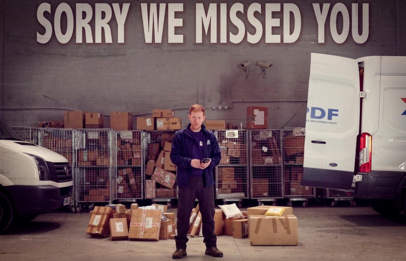 W „Sorry We Missed You” Ken Loach znów staje w obronie klasy robotniczej bezwzględnie wykorzystywanej przez konkurujących ze sobą pracodawców.
