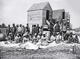 Byli niewolnicy na dawnej plantacji generała Thomasa Draytona. Po zajęciu plantacji przez wojska federalne zaczęli zbierać bawełnędla własnego zysku.