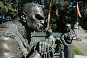 PiS ukochał sobie Sulejówek jako symbol, podsypywał pieniędzmi, wykorzystywał jako tło wystąpień politycznych.