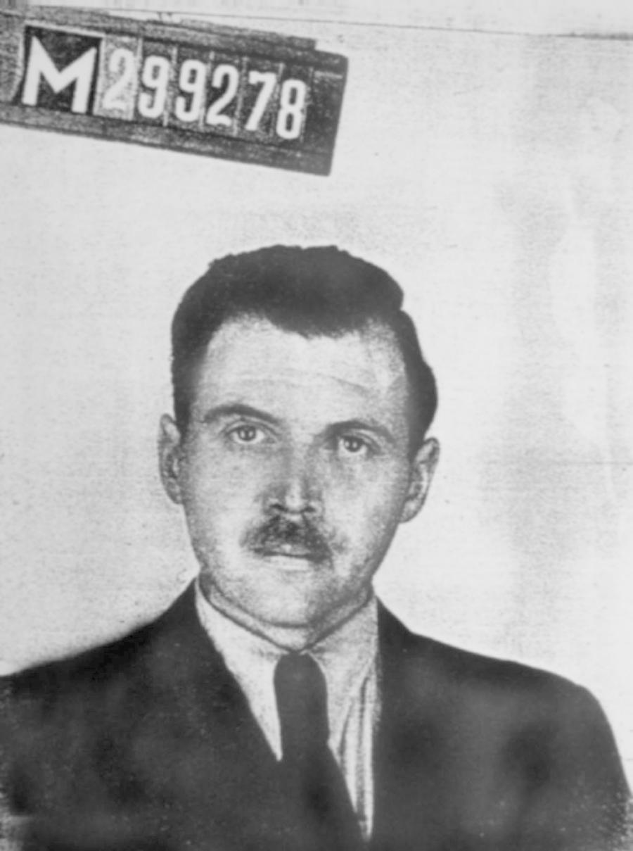 Josef Mengele, zdjęcie wykonane w 1956 r. przez fotografa policyjnego w Buenos Aires.