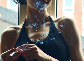 Wyniki ostatnich badań Światowej Organizacji Zdrowia pokazują, że coraz więcej młodych ludzi sięga po papierosy