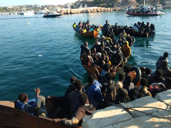 Wrzesień 2023 r. Rada miasta Lampedusa ogłosiła stan wyjątkowy 13 września wieczorem po 48-godzinnym nieprzerwanym napływie migrantów.