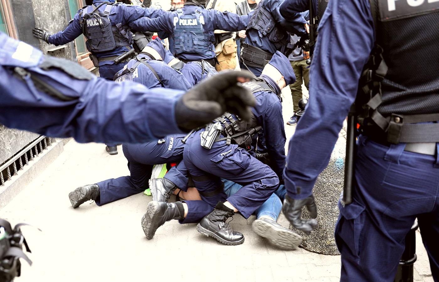 Interwencja policji w trakcie protestu przedsiębiorców. Warszawa, 23 maja 2020 r.