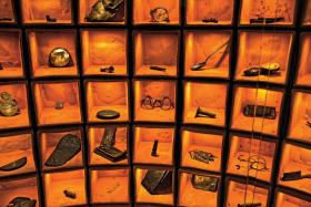 Muzeum Katyńskie – osobiste pamiątki po pomordowanych.