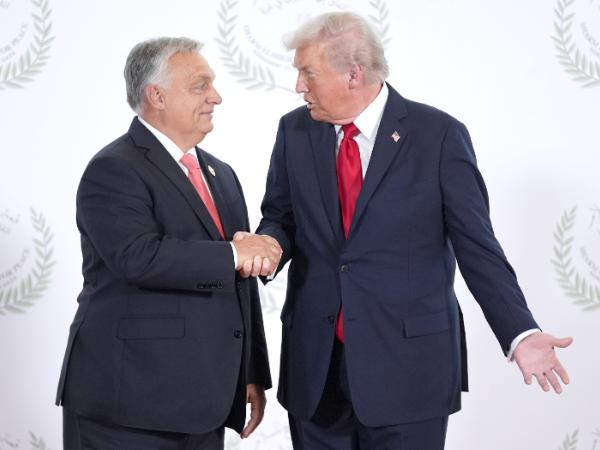 Viktor Orbán i Donald Trump. Szarm el-Szejk, 13 października 2025 r.