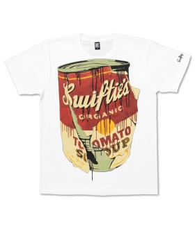 „Swifty 001” – amerykański grafik Swifty sięgając do korzeni pop-kultury – słynnej puszki Campbella, zawłaszczonej przez Andy Warhola - wykreował jej współczesną, street-artową wersję.