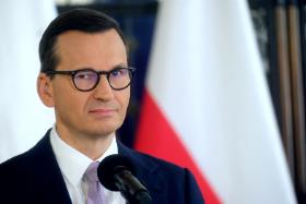 Na razie dyżurnym kandydatem PiS wciąż jest Morawiecki, regularnie występujący w przeprowadzanych na zlecenie mediów sondażach i zajmujący w nich zwykle drugie miejsce za Rafałem Trzaskowskim.