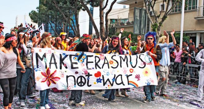 Karnawałowy pochód młodzieży w Limassol na Cyprze, 2011 r.