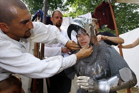 Krzyżacy też się zbroją.