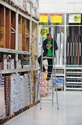 W sklepach i hurtowniach są materiały na każdą kieszeń. Jeśli czegoś akurat brak - handlowcy błyskawicznie sprowadzą.