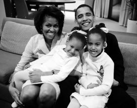Michelle, Barack, Sasha i Malia w oczekiwaniu na wyniki wyborów do Senatu, w których w 2004 roku startował Obama.
