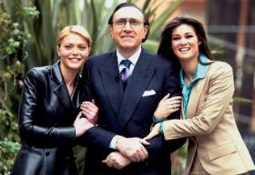 Nestor showmanów Pippo Baudo. Cimen akasztanowa barwał włosów bezlitośnie kontrastuje z jego wiekiem