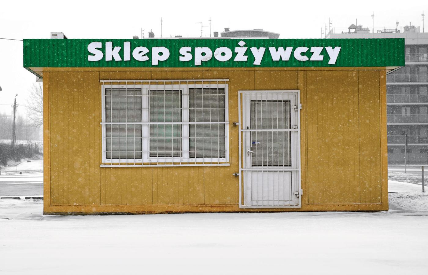 Osiedlowy sklep spożywczy w Rzeszowie.