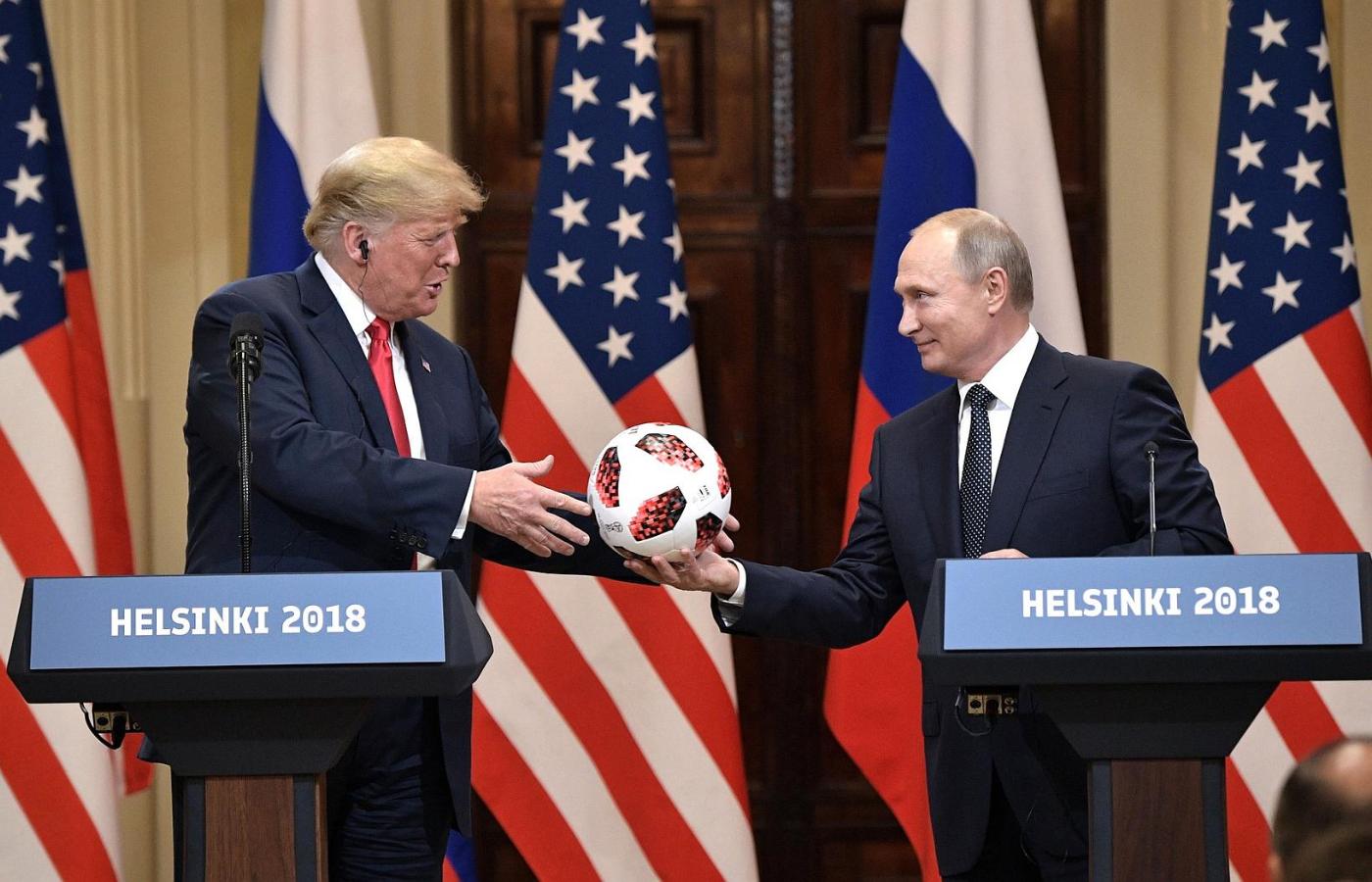 Trumpowi na świecie ufa mniej osób niż Putinowi