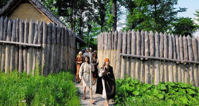 W trzcinickim grodzie mieszkano juz na początku epoki brązu