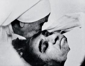 W dniu zabójstwa arcybiskupa – jak pisze jego biograf – „powtórzyła się scena sprzed trzech lat z dnia elekcji Romera na biskupa: bogaci świętowali, a ubodzy płakali”.