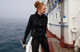 Paulina zajmująca się pomiarami meteo.