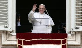 Wierzących na całym świecie ujęło, że nowy papież przyjął imię Franciszka.