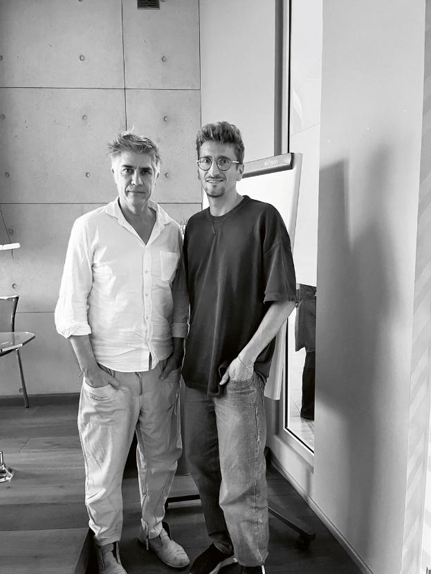 Alejandro Aravena to najbardziej znany chilijski architekt, w 2016 r. otrzymał Nagrodę Pritzkera. W rozmowie z krytykiem architektury, Tomaszem Malkowskim, Aravena opowiada, czego współczesny świat Zachodu może nauczyć się od peryferii.