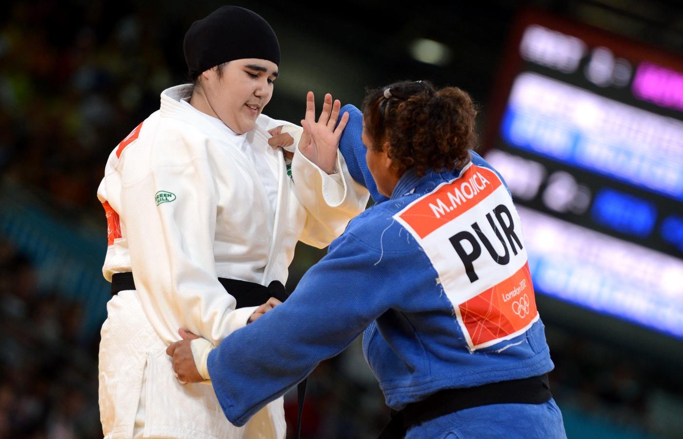 Występ 16-letniej judoczki Wodżdan Shahrkhani poprzedziły protesty. Po walce w jej kierunku posypały się też gromy w Internecie.