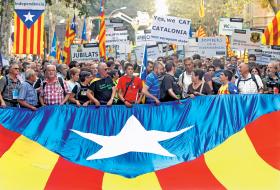 Yes, we CAT. Czego chcemy? Nowego kraju Europy! Czego żądamy? Niepodległej Katalonii! – skandowało 11 września na ulicach Barcelony 1,5 mln ludzi.