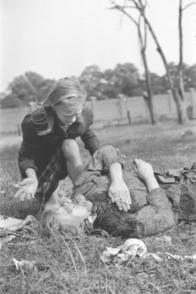 Słynne zdjęcie Juliena Bryana, pokazujące cywilne ofiary działań niemieckiego lotnictwa w Polsce w 1939 r.