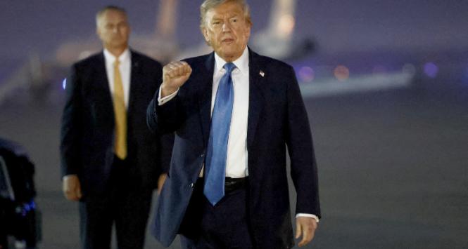 Donald Trump w wojskowej bazie Andrews po powrocie ze szczytu G7 w Kanadzie, 17 czerwca 2025 r.