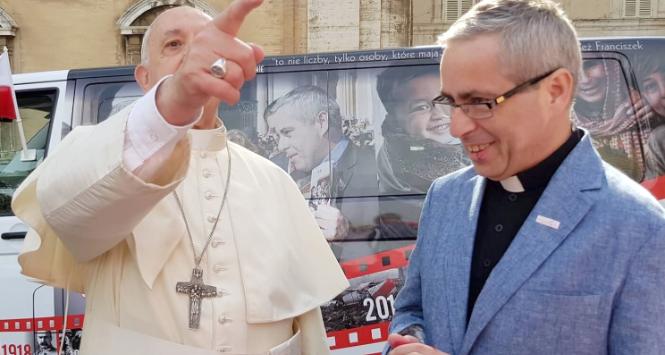 Delegacja Caritas Polska pod przewodnictwem ks. Marcina Iżyckiego z papieżem Franciszkiem. Watykan, 2 maja 2018 r.
