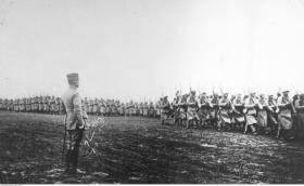 1918 rok. Przegląd wojsk Armii Polskiej we Francji przed wymarszem na front.
