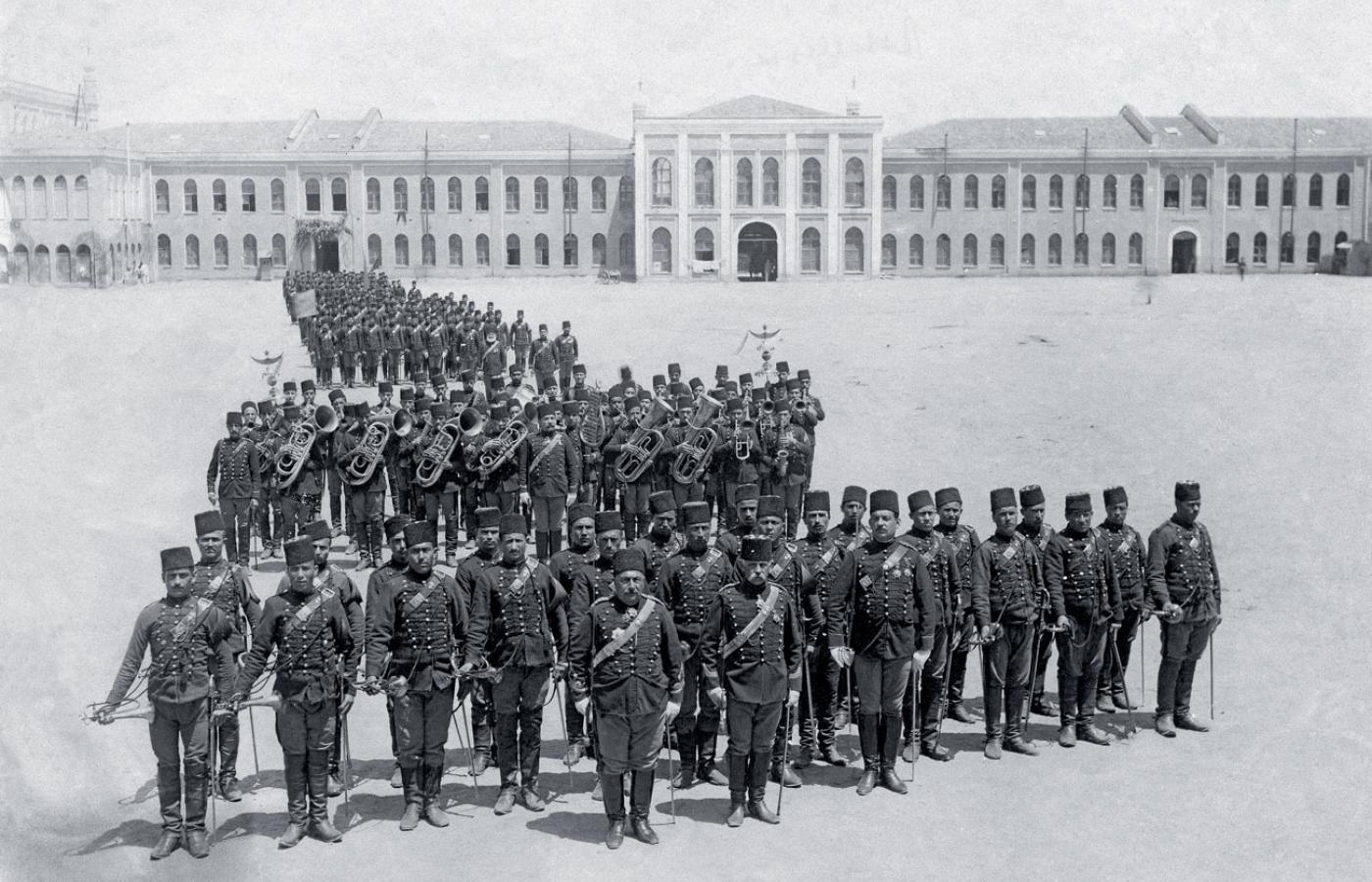 Żołnierze tureckiej Pierwszej Brygady Artylerii w Konstantynopolu, 1903 r.