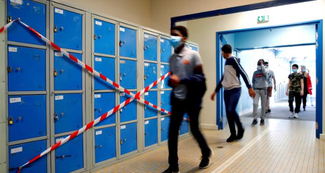 We Francji otwartych zostanie 80–85 proc. szkół, do których wróci ok. 34 proc. kadry nauczycielskiej i 15 proc. uczniów.